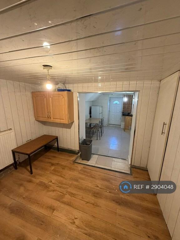 4 bedroom house in Waverley Avenue, Bradford, BD7 (4 bed) (#2904048)