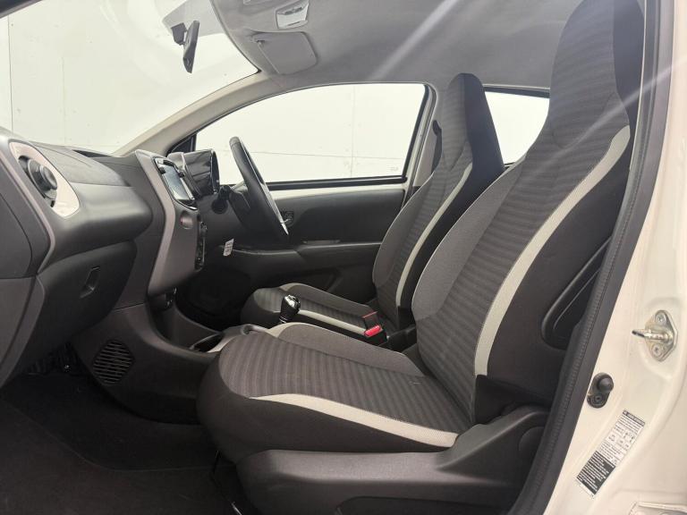 2019 Toyota AYGO 1.0 VVT-i x-play x-shift Euro 6 5dr HATCHBACK Petrol Automatic