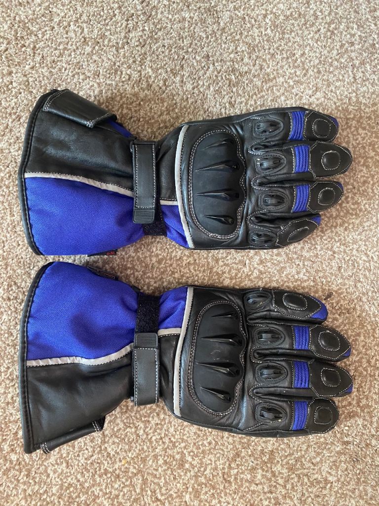 Motorcycle gloves