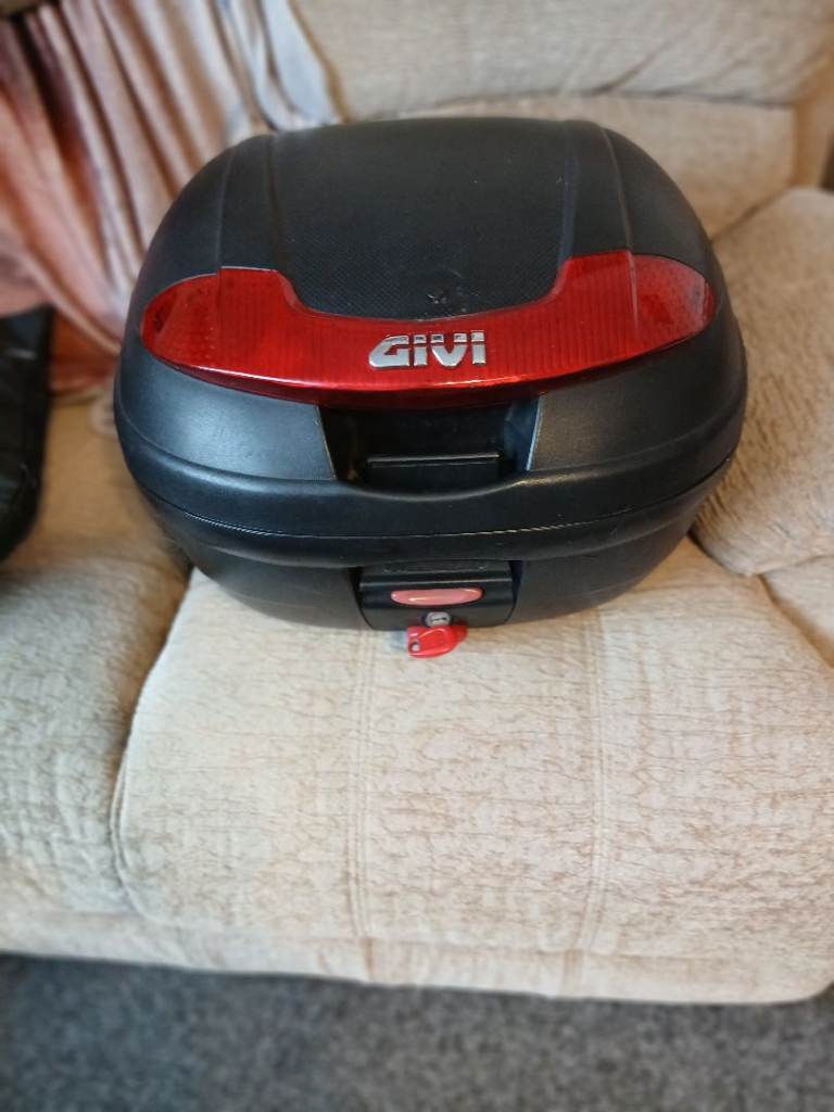 Givi motorcycle top box and plate