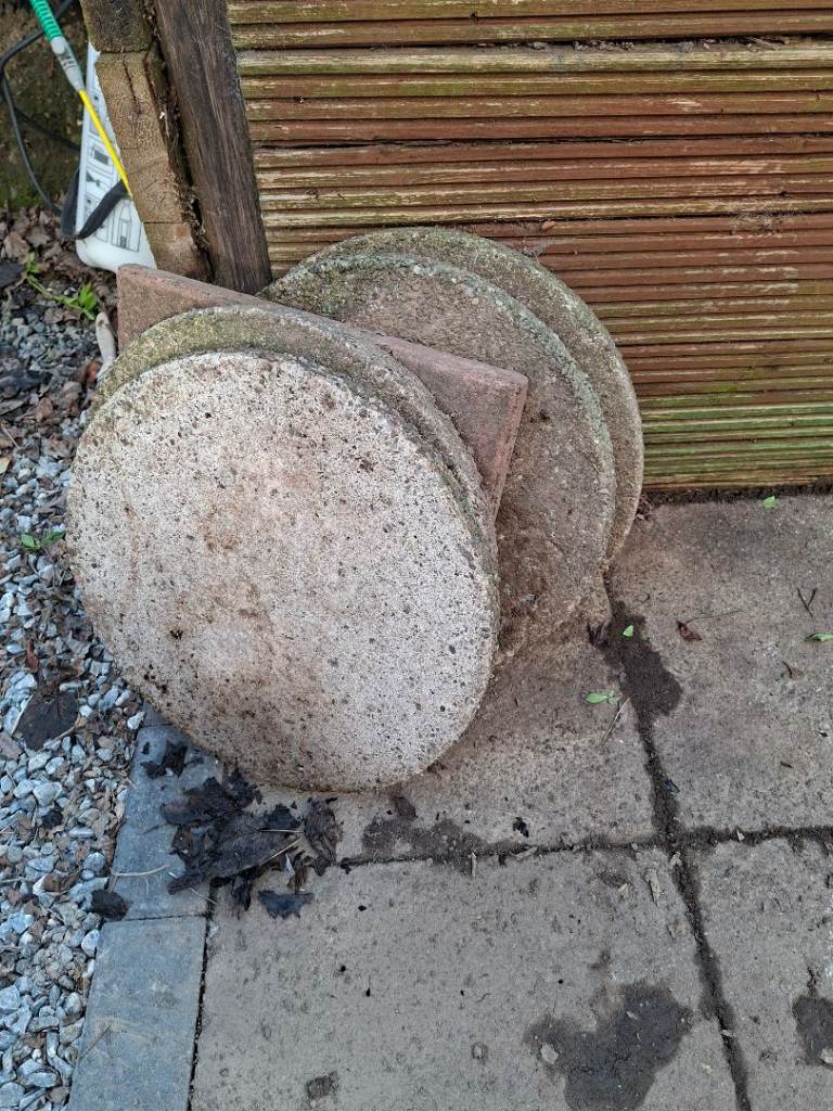 10 Round Paving Slabs