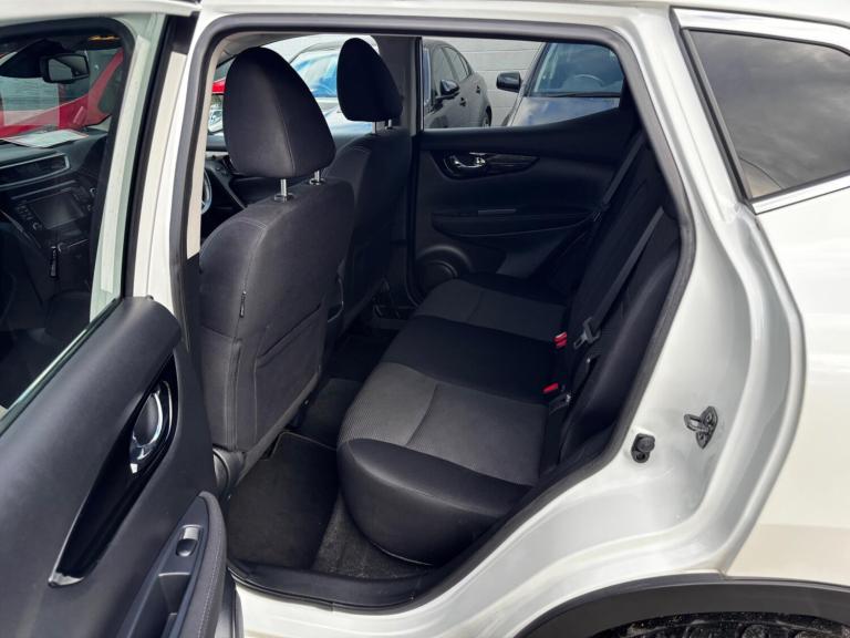 2016 Nissan Qashqai 1.2 DiG-T N-Connecta 5dr HATCHBACK PETROL Manual