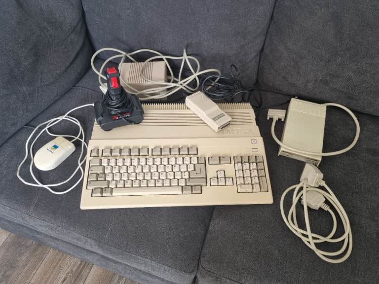 Commodore Amiga 500 Computer, External Disk Drive, Joystick, RF Modulator, Mouse, Manuals