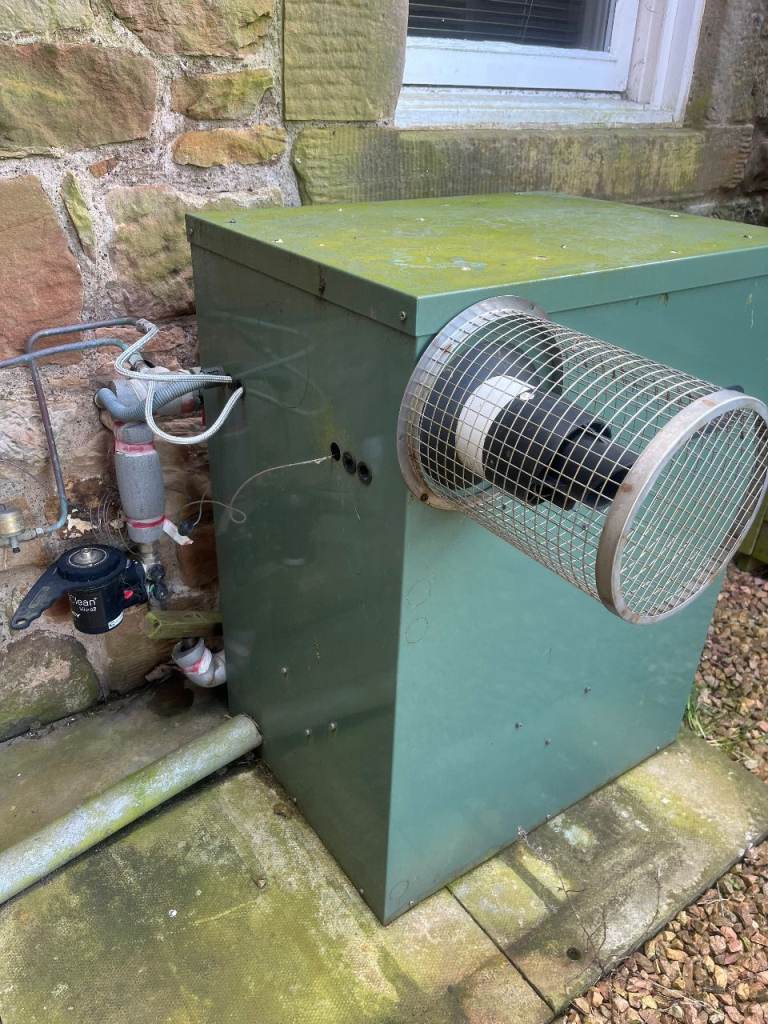 Oil fired boiler for sale, 1200 litre tk, Navian LCB700 21 Kw central heating boiler good condition 