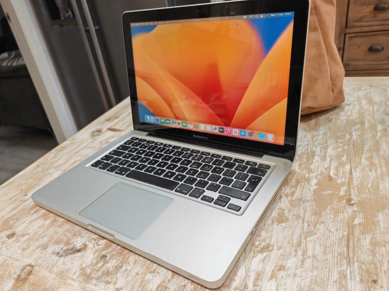 Apple MacBook Pro with Office 2024