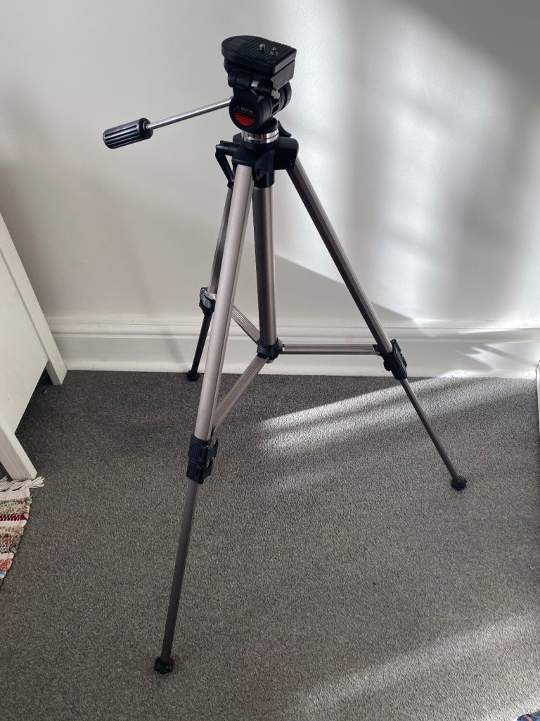 PRE-OWNED VANGUARD TRIPOD 