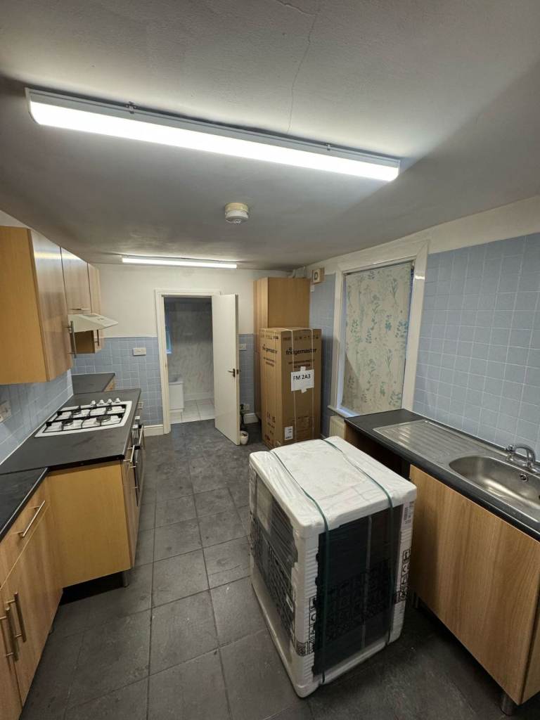 {AVAILABLE NOW} BIG DOUBLE ROOM FOR JUST £755pcm..IN CROYDON, CR0 3EN !