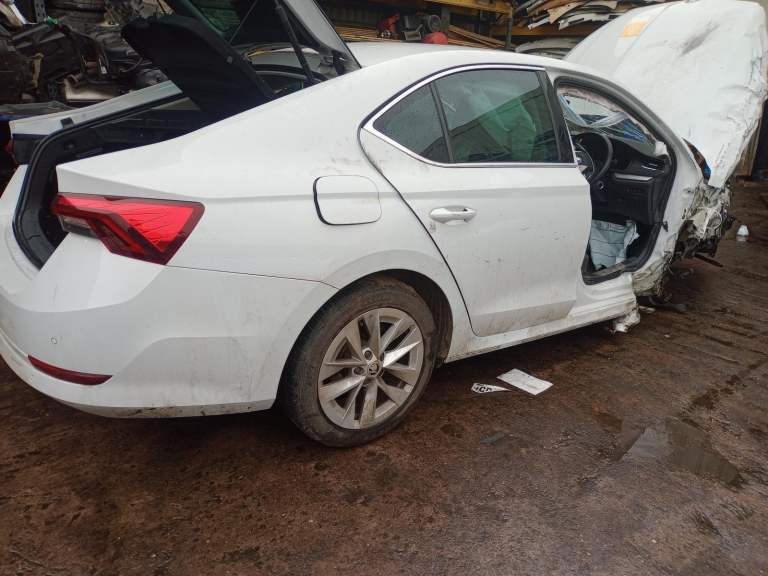 BREAKING SKODA OCTAVIA 2.0 DIESEL 2023 STOCK NUMBER YY78
