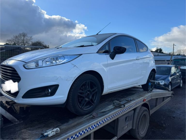 Ford fiesta mk7.5 2013 white 1.25 BREAKING FOR PARTS 