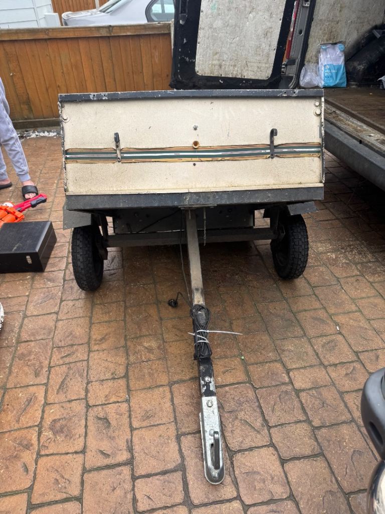 Small box tilting car trailer 