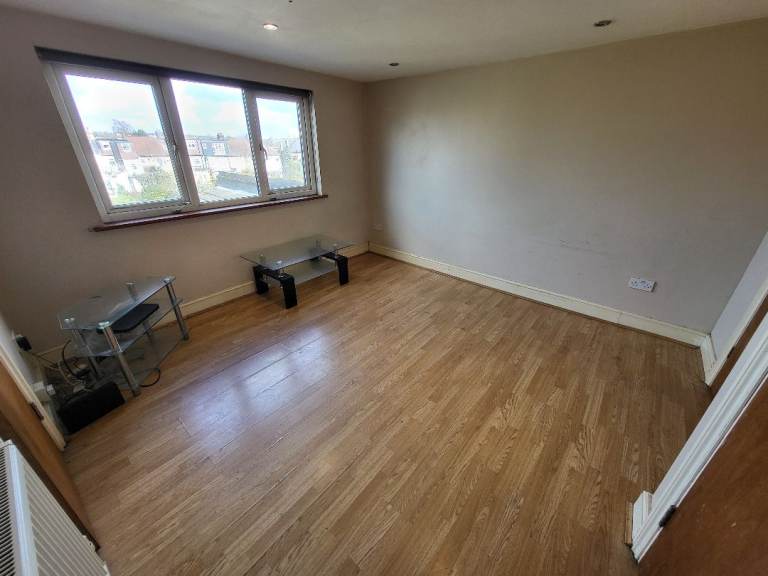 Double Room Available Immediately To Rent SOUTH WOODFORD 