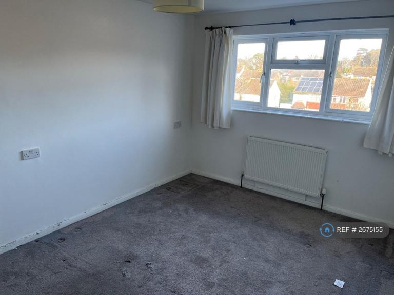 3 bedroom flat in Premier Parade, Southampton, SO18 (3 bed) (#2675155)