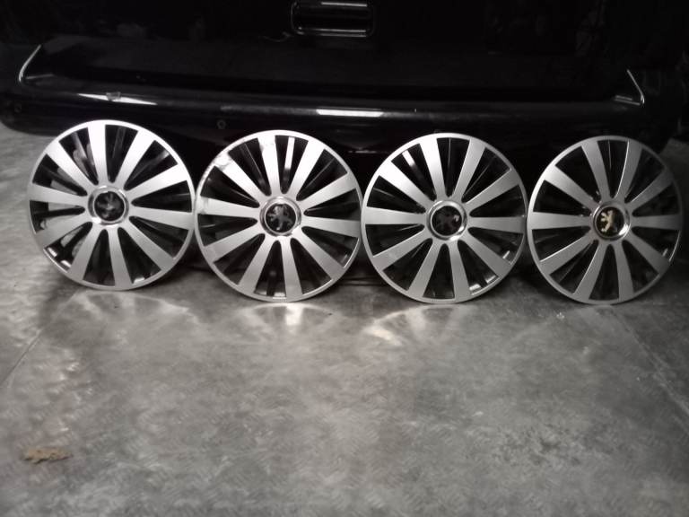 Peugeot wheel caps 