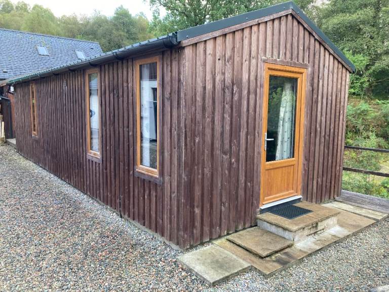 One bedroom log cabin available for medium term just a short drive north of Fort William