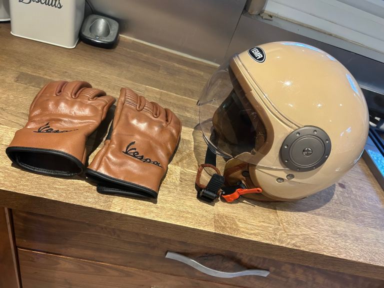 Vespa style helmet size Large 