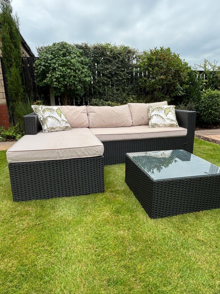 image for Outdoor Lounge Corner Unit with table