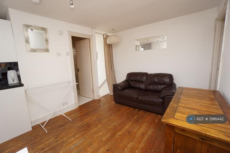 2 bedroom flat in Essex Road, London, N1 (2 bed) (#2916442)