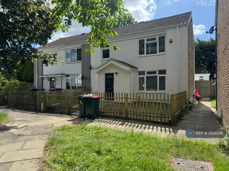 4 bedroom house in Holtye Walk, Crawley, RH10 (4 bed) (#2928018)