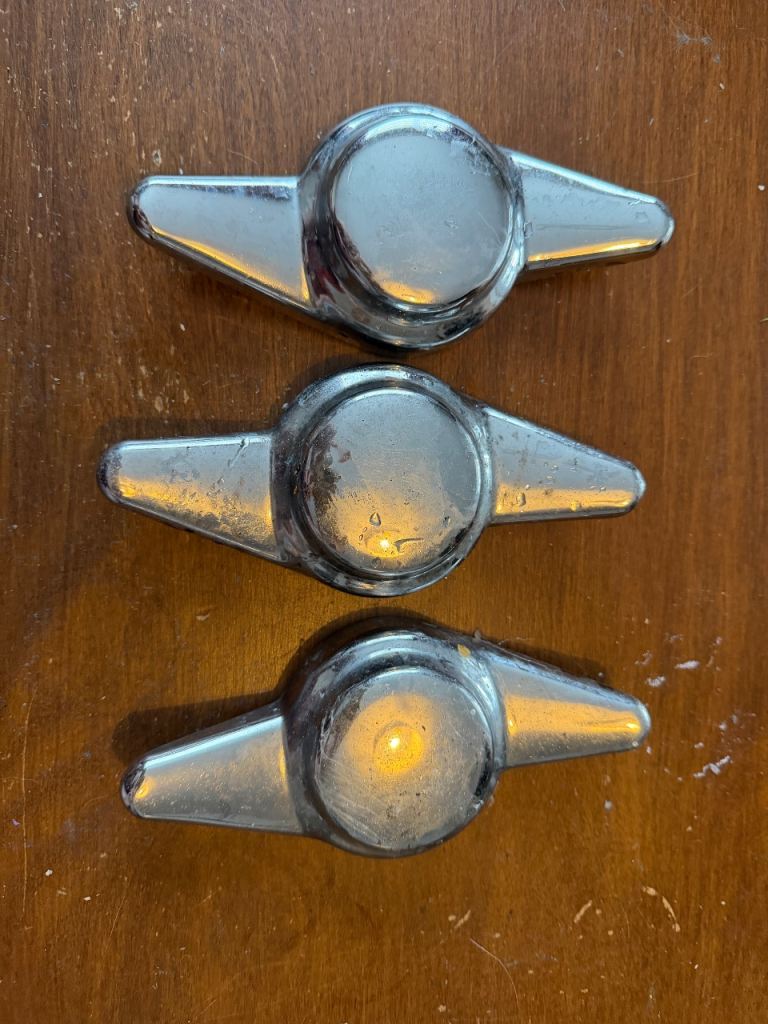 Vintage 3 two ear hub spinners