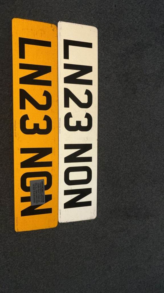 Private plate LN23 NON