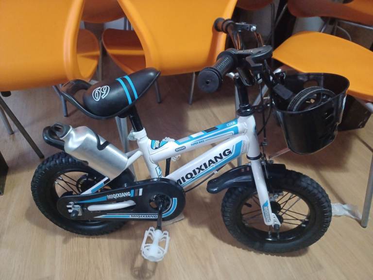 Like new kids bike ebay return no faults 12inch with Stabalizers 