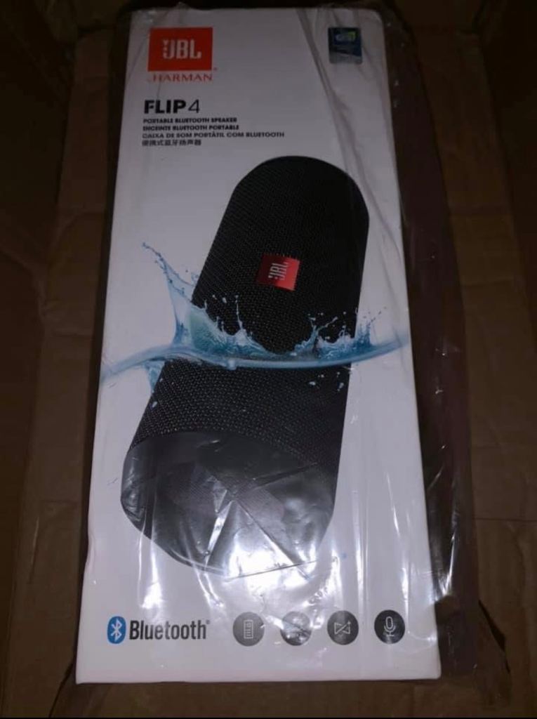 JBL Flip 4 portable Bluetooth speaker.