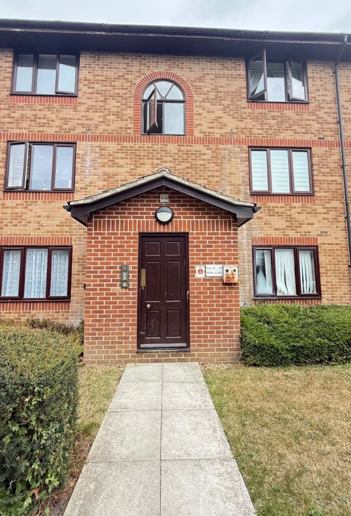 1 bedroom flat with parking Souhampton Kern Close