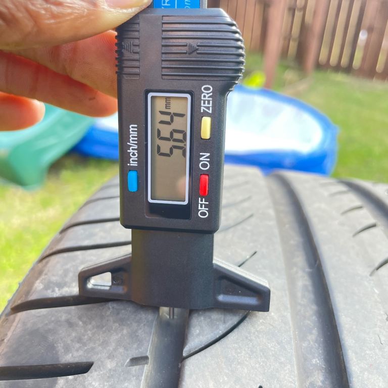Pirelli powergy tyre 255/35 R19 96Y