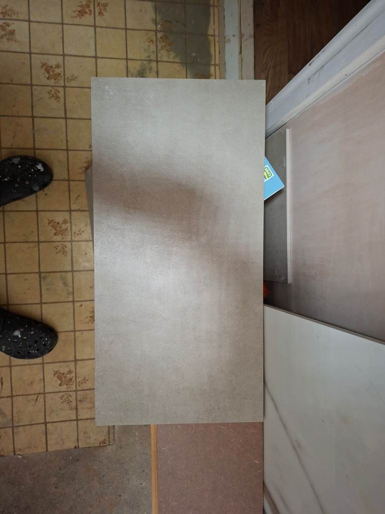 295x595 mm Grey tiles for sale (6no)