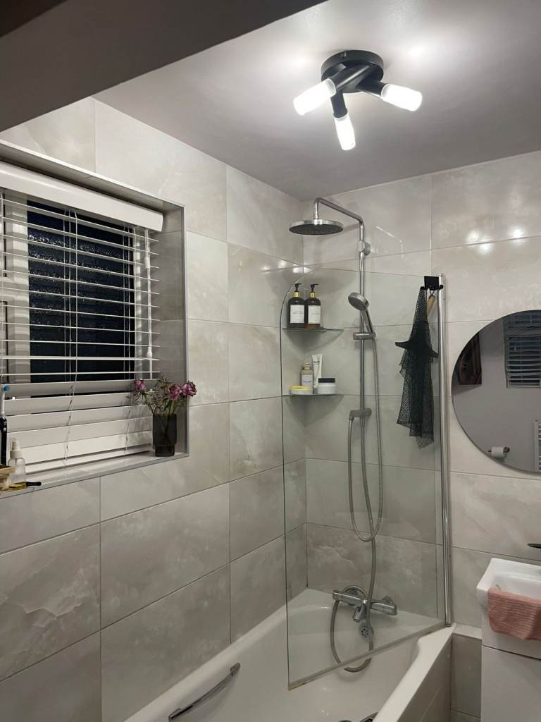 DOUBLE BEDSIT METHWOLD ROAD NORTH KENSINGTON W10