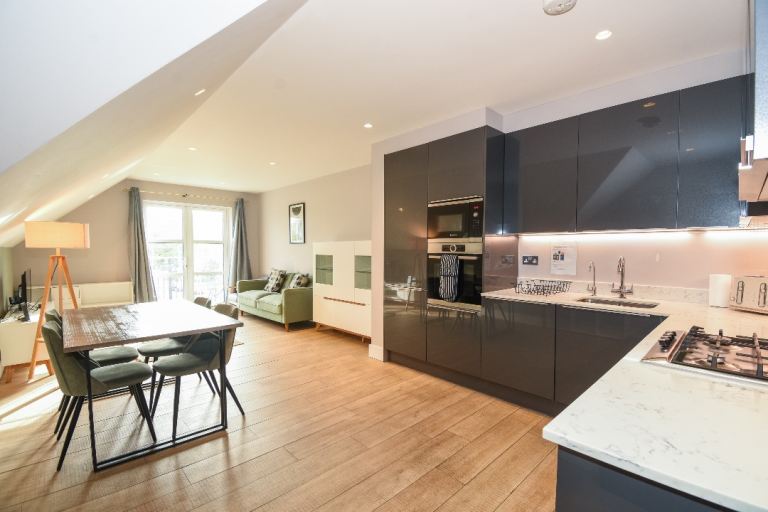 Luxury 2 BR Flat | Balcony | En Suite - Mill Hill East
