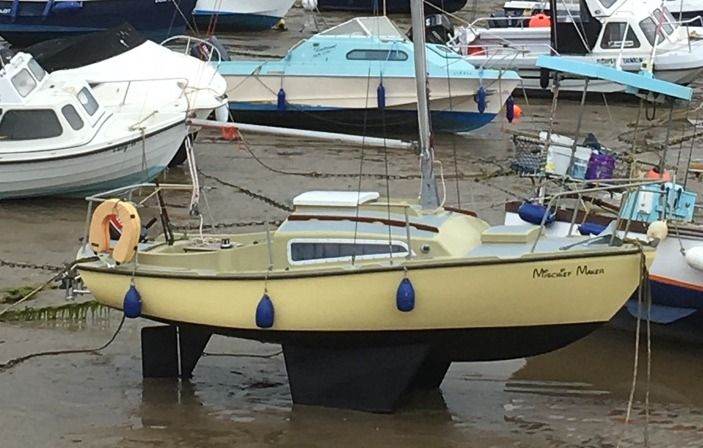 Lovely 17ft day cruiser for sale