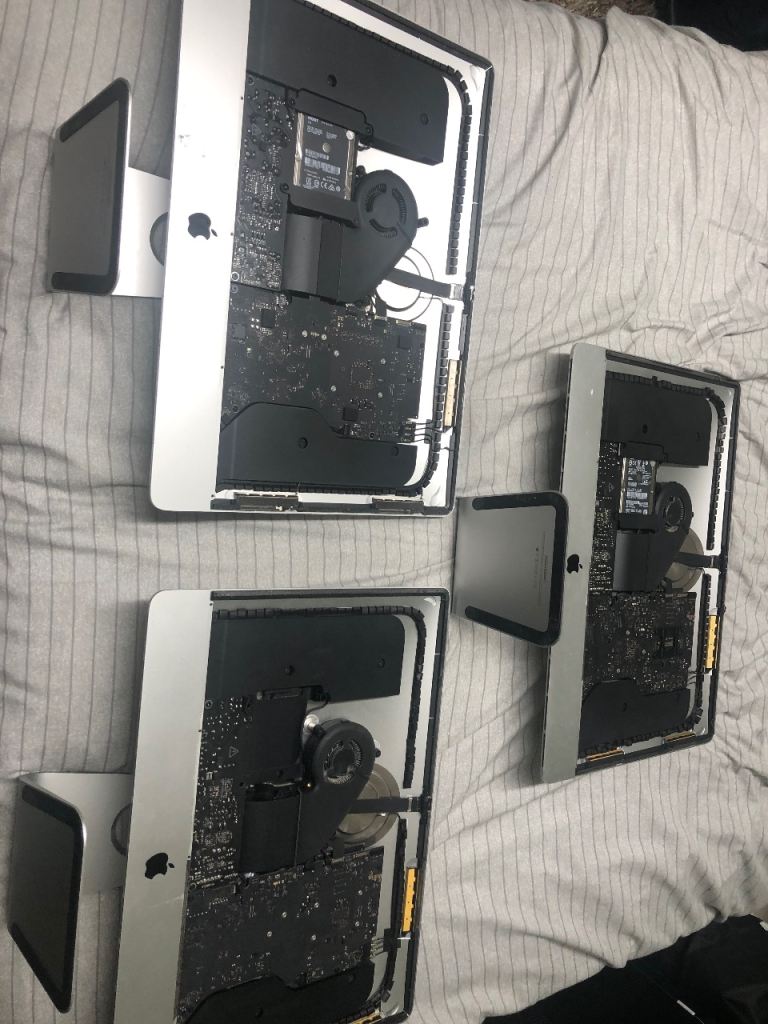 3 Apple iMacs