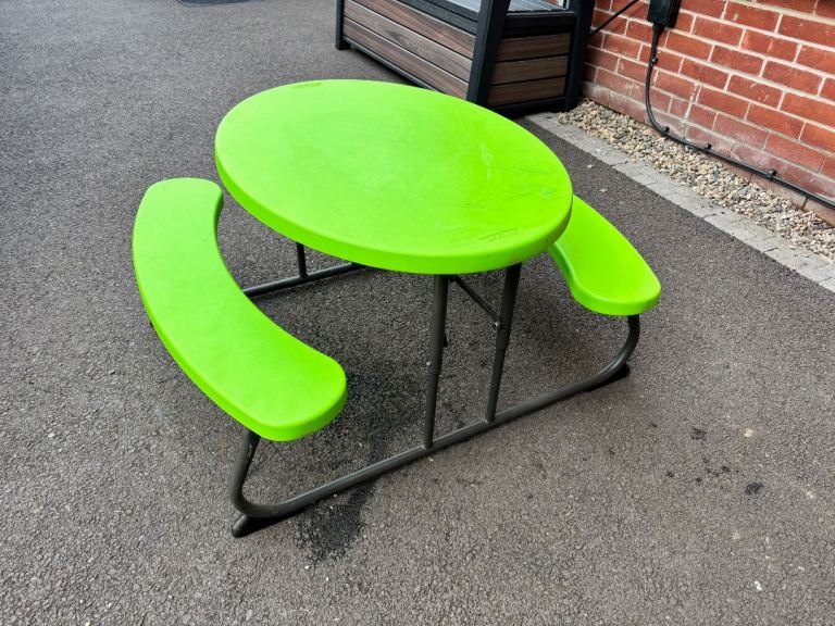 Kids Green Garden Picnic Table and Benches – Good Condition