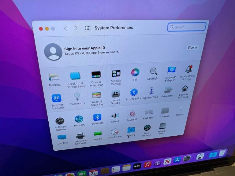 Apple Macbook pro 2016 13 inch Touch Bar 16GB Ram 256GB SSD 4 Thunderbolt