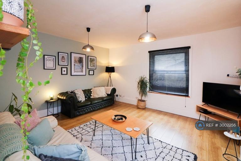 1 bedroom flat in Greenbrook Terrace, Taunton, TA1 (1 bed) (#3002256)