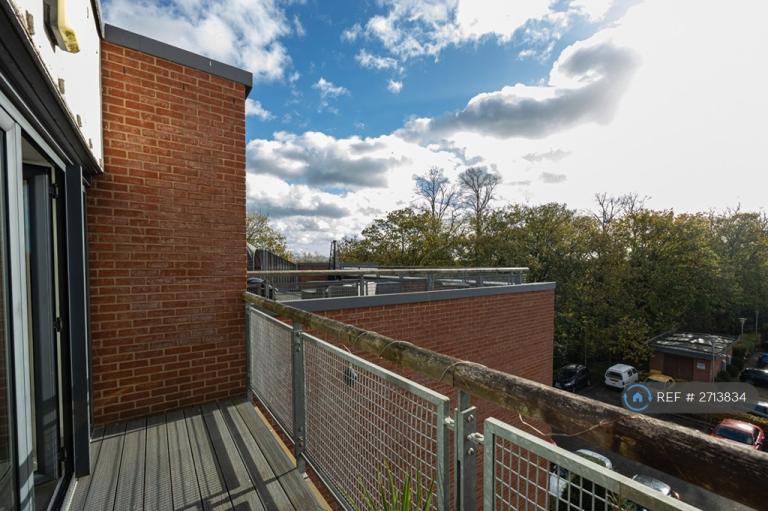 2 bedroom flat in Wilmslow Road, Manchester, M20 (2 bed) (#2713834)