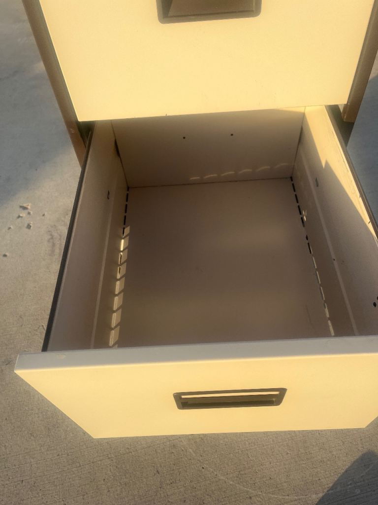4 DRAWER GILING CABINET 