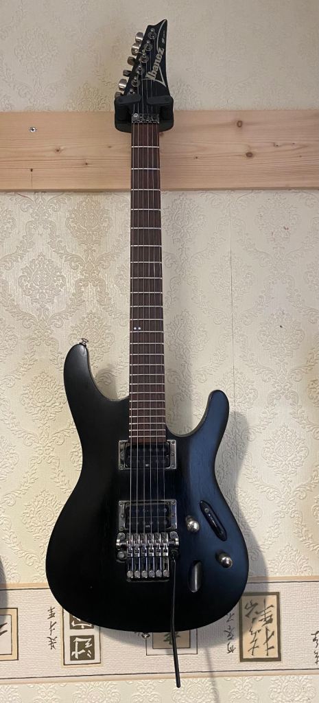 Electric Guitars and Peavey Valve Amplifier* Bargain **