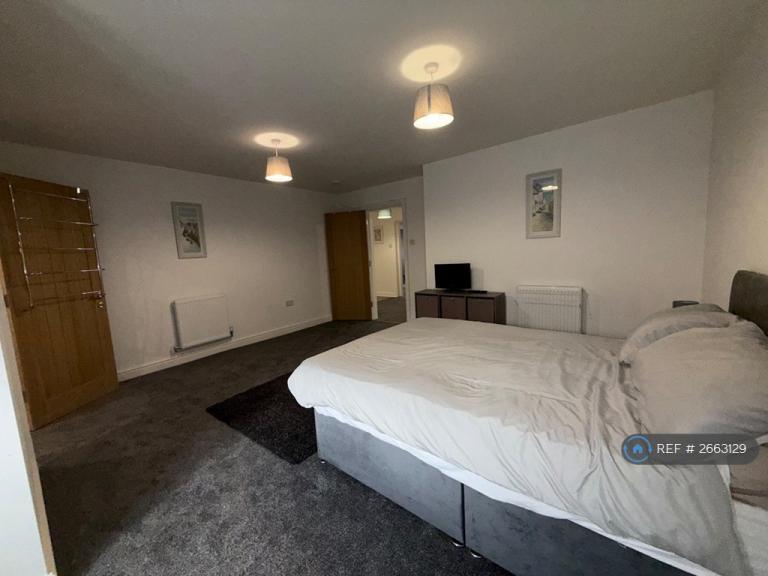 4 bedroom flat in Little Bedford Street, North Shields, NE29 (4 bed) (#2663129)