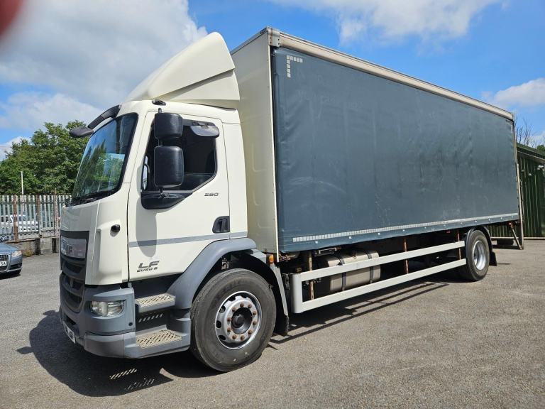 2017 DAF 18 ton curtain sider, 1 owner , low kms, warranty, UK delivery