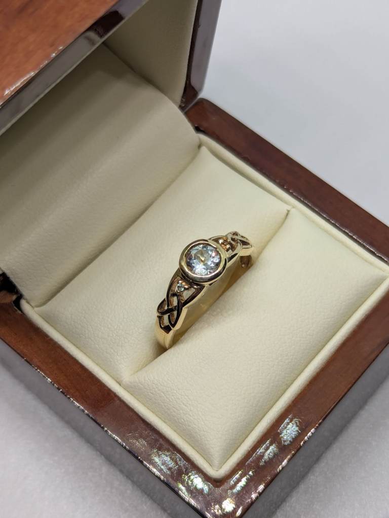 9ct Topaz and Alexandrite Ring