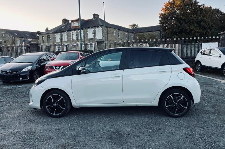 2016 Toyota Yaris 1.33 VVT-i Design 5dr HATCHBACK Petrol Manual