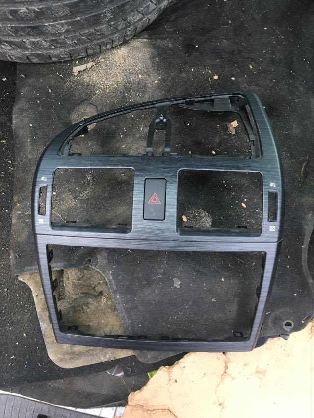 Toyota Avensis 09-15 MK3 T27 Centre Console Trim Cover 0519005210