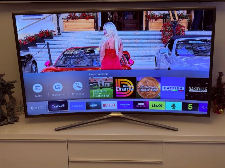 Samsung 49” SMART Curve TV with TV plus