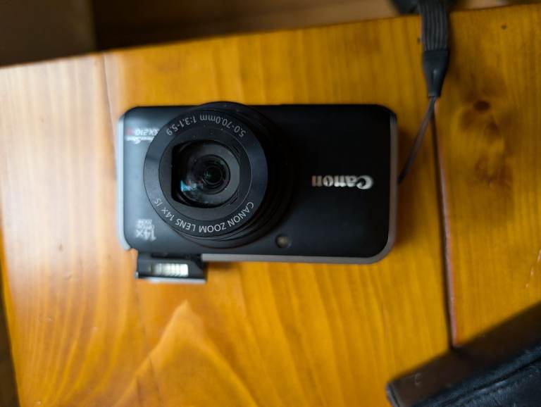 Canon Powershot SX210 IS 14.1 Mega pixel camera 