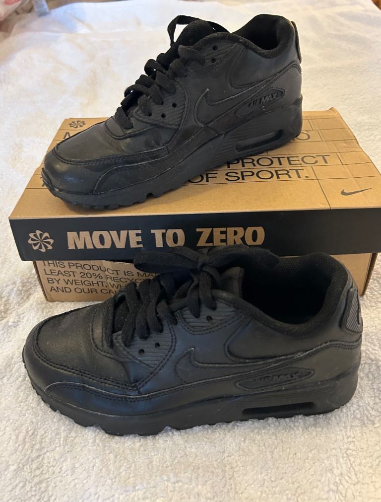Black Nike Air Max Trainers (Size 4)
