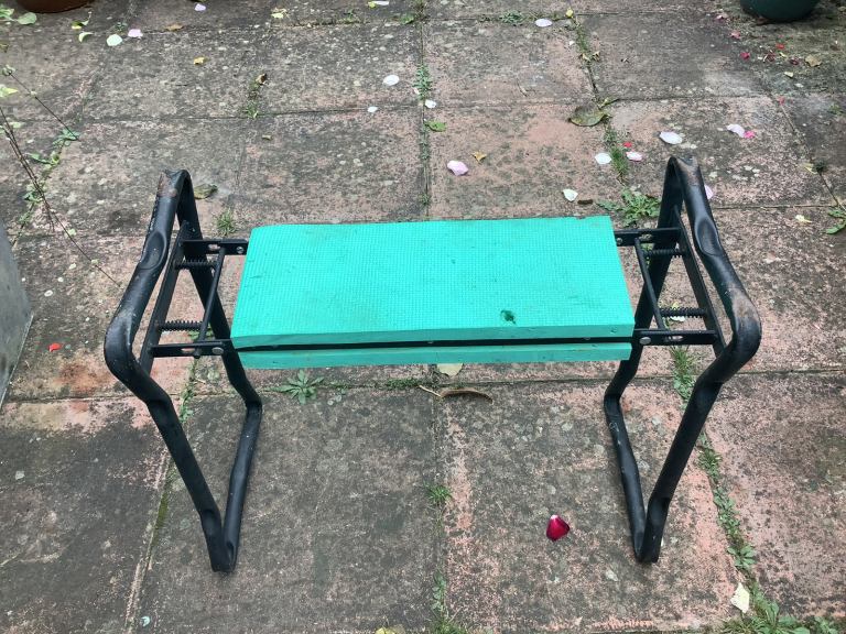 Garden Kneeler 2-in-1 Folding Gardening Padded Seat and Kneeling Stool 