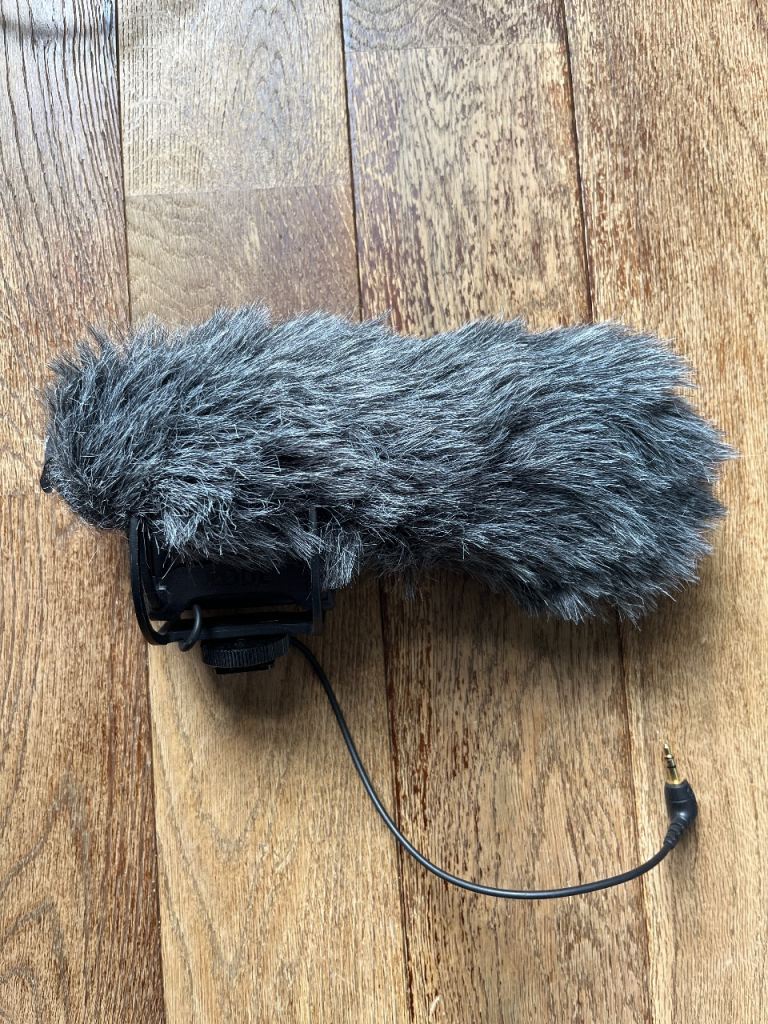 Rode Video Mic Pro Camera Shotgun Microphone with Deadcat Wind Muff – As Good As New Good Condition
