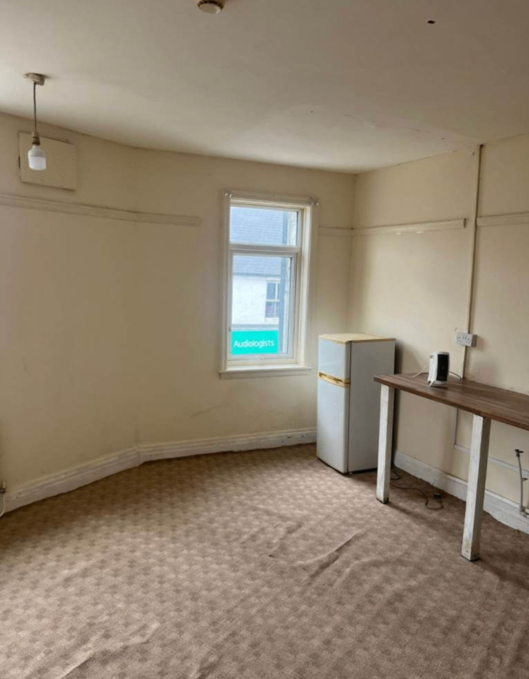 Studio Flat | Furnished | Fitted Kitchen | Bills Included | High St, Sandwell, West Midlands-B65